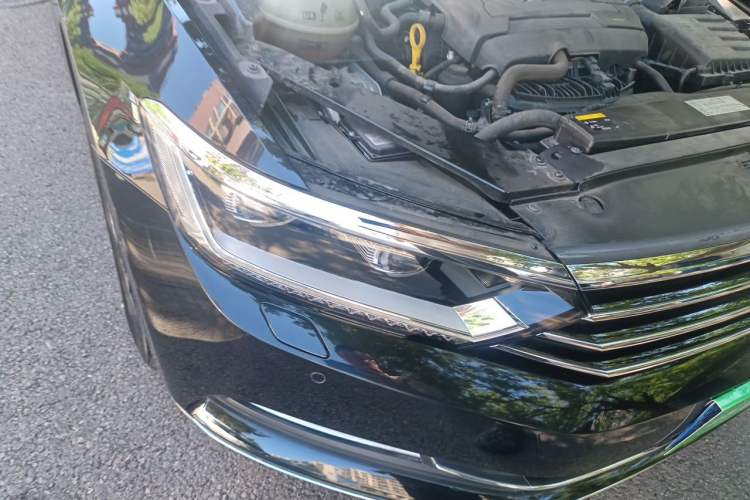 Used Volkswagen Magotan 2017 330TSI DSG Luxury Model Right Front Headlight