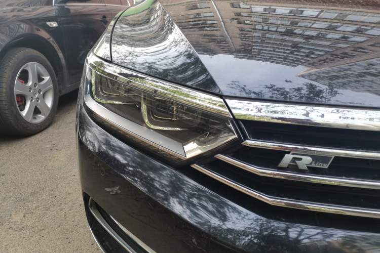 Used Volkswagen Magotan 2017 330TSI DSG Luxury Model Right Front Headlight