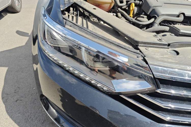 Used Volkswagen Magotan 2017 330TSI DSG Luxury Model Right Front Headlight