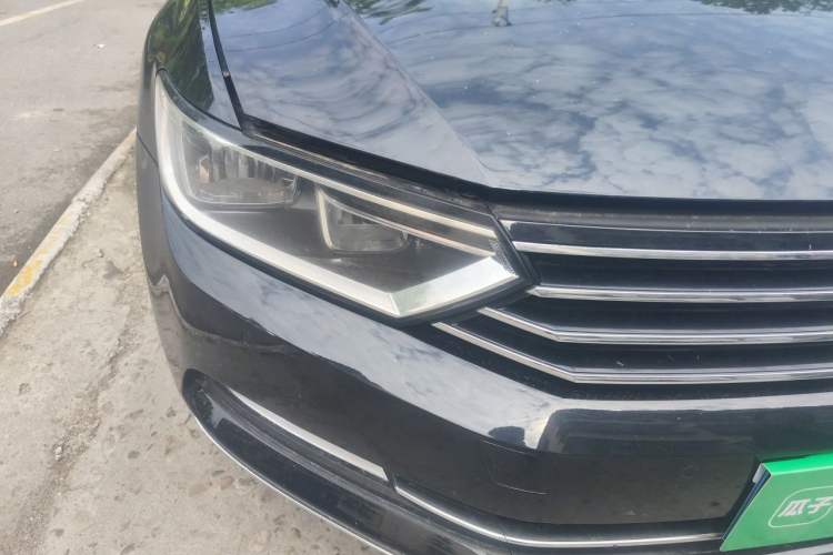 Used Volkswagen Magotan 2017 330TSI DSG Leading Model Right Front Headlight
