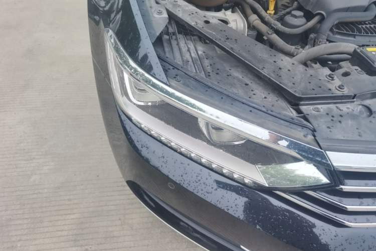 Used Volkswagen Magotan 2017 330TSI DSG Luxury Model Right Front Headlight