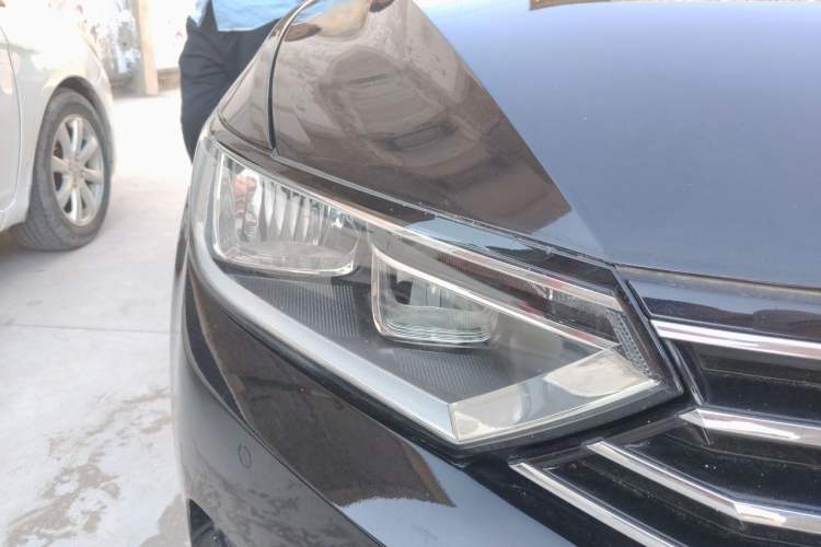 Used Volkswagen Magotan 2017 330TSI DSG Leading Model Right Front Headlight