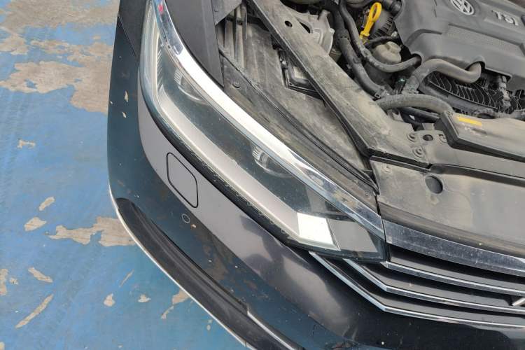 Used Volkswagen Magotan 2017 330TSI DSG Luxury Model Right Front Headlight