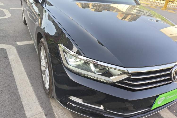Used Volkswagen Magotan 2017 330TSI DSG Luxury Model Right Front Headlight