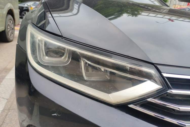Used Volkswagen Magotan 2017 280TSI DSG Comfort Model Right Front Headlight
