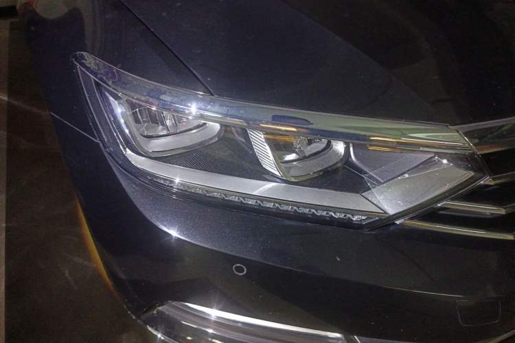 Used Volkswagen Magotan 2017 330TSI DSG Luxury Model Right Front Headlight