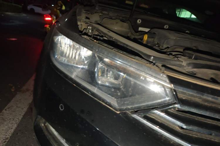 Used Volkswagen Magotan 2017 330TSI DSG Comfort Model Right Front Headlight