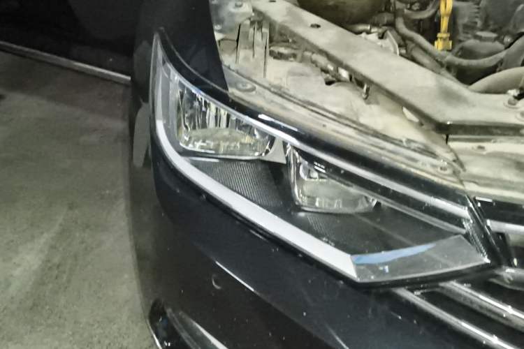 Used Volkswagen Magotan 2017 330TSI DSG Leading Model Right Front Headlight