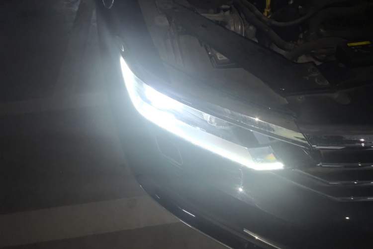Used Volkswagen Magotan 2017 330TSI DSG Luxury Model Right Front Headlight