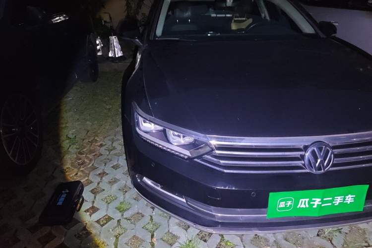 Used Volkswagen Magotan 2017 330TSI DSG Luxury Model Right Front Headlight