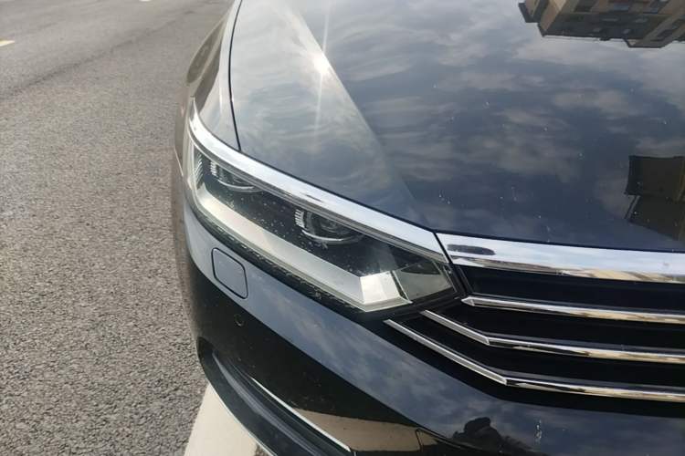 Used Volkswagen Magotan 2017 330TSI DSG Luxury Model Right Front Headlight