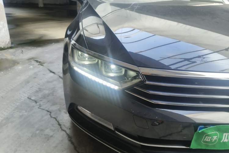 Used Volkswagen Magotan 2017 380TSI DSG Luxury Model Right Front Headlight