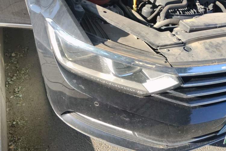 Used Volkswagen Magotan 2017 330TSI DSG Luxury Model Right Front Headlight