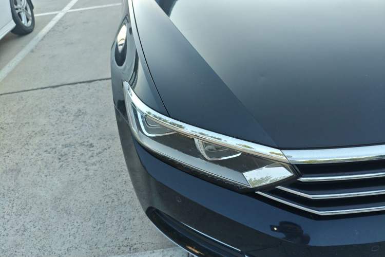 Used Volkswagen Magotan 2017 330TSI DSG Luxury Model Right Front Headlight
