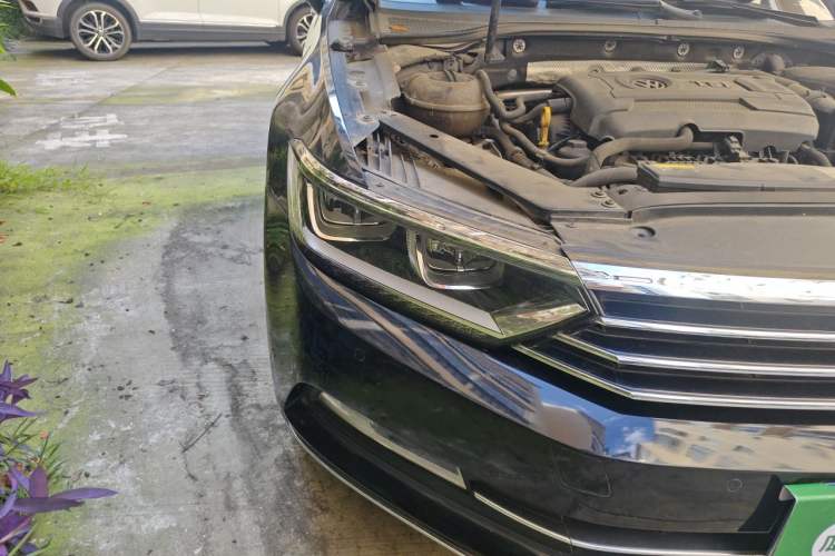 Used Volkswagen Magotan 2017 380TSI DSG Luxury Model Right Front Headlight
