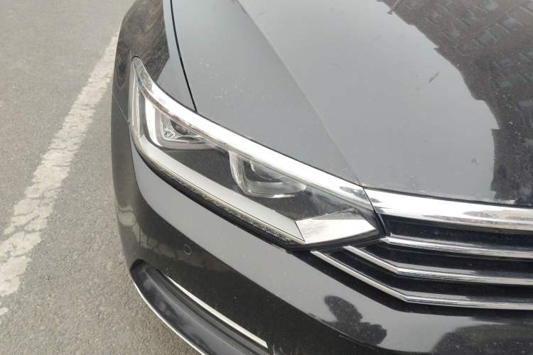 Used Volkswagen Magotan 2017 380TSI DSG Luxury Model Right Front Headlight