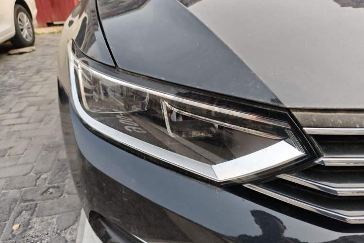 Used Volkswagen Magotan 2017 280TSI DSG Comfort Model Right Front Headlight