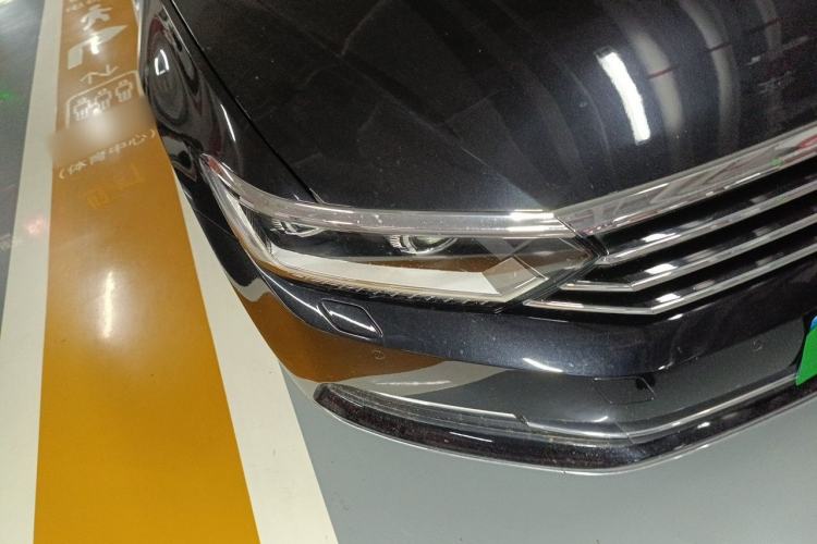 Used Volkswagen Magotan 2017 330TSI DSG Luxury Model Right Front Headlight
