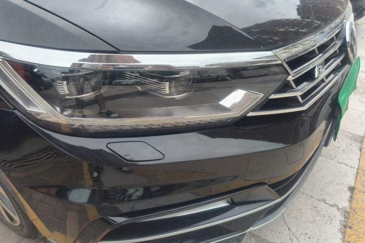 Used Volkswagen Magotan 2017 330TSI DSG Luxury Model Right Front Headlight