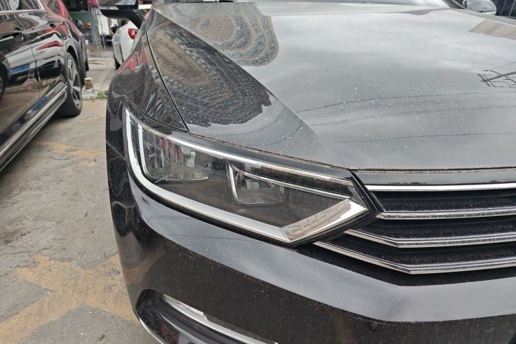Used Volkswagen Magotan 2017 330TSI DSG Leading Model Right Front Headlight