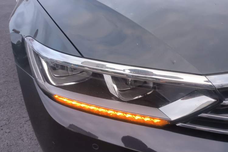 Used Volkswagen Magotan 2017 330TSI DSG Luxury Model Right Front Headlight