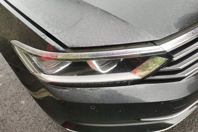 Used Volkswagen Magotan 2017 330TSI DSG Luxury Model Right Front Headlight