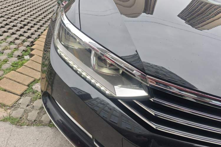 Used Volkswagen Magotan 2017 330TSI DSG Luxury Model Right Front Headlight