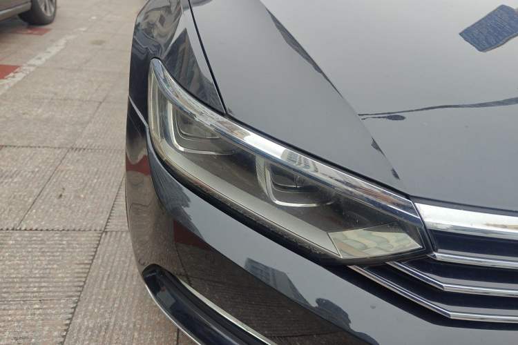 Used Volkswagen Magotan 2017 330TSI DSG Luxury Model Right Front Headlight