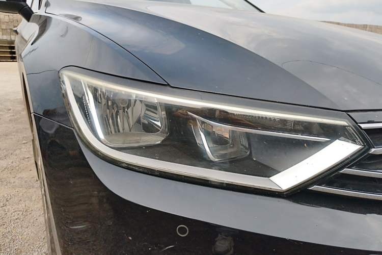 Used Volkswagen Magotan 2017 330TSI DSG Leading Model Right Front Headlight