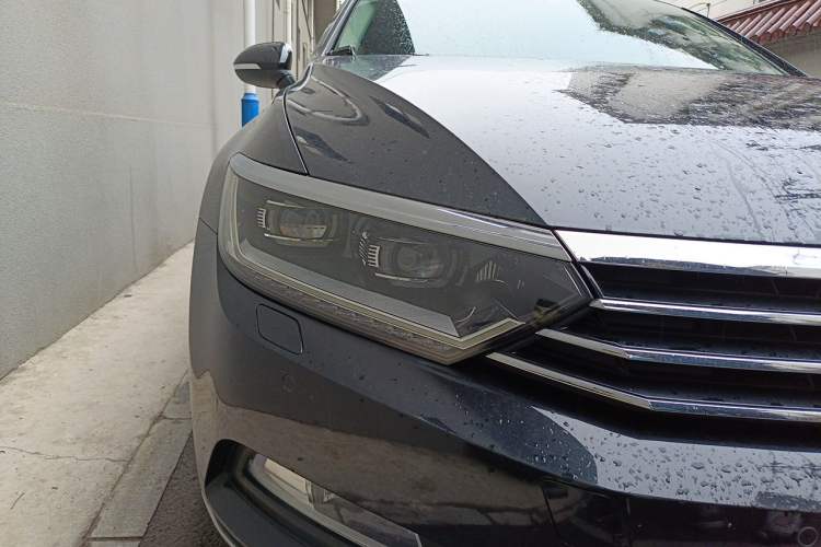 Used Volkswagen Magotan 2017 380TSI DSG Prestige Edition Right Front Headlight