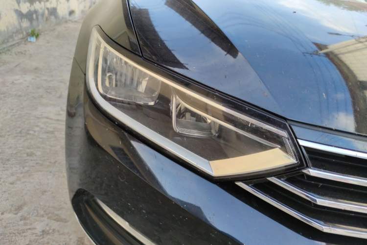 Used Volkswagen Magotan 2017 330TSI DSG Leading Model Right Front Headlight