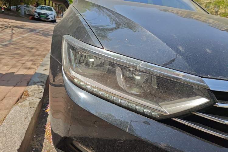Used Volkswagen Magotan 2017 330TSI DSG Luxury Model Right Front Headlight