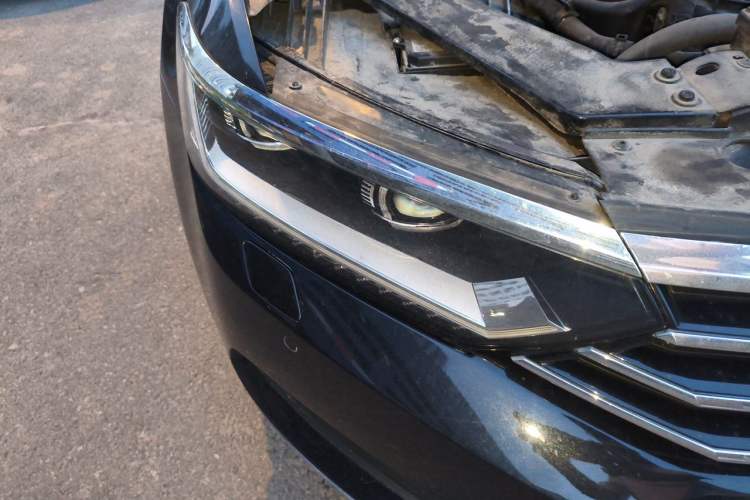 Used Volkswagen Magotan 2017 330TSI DSG Luxury Model Right Front Headlight