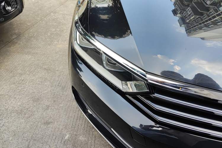 Used Volkswagen Magotan 2017 380TSI DSG Luxury Model Right Front Headlight