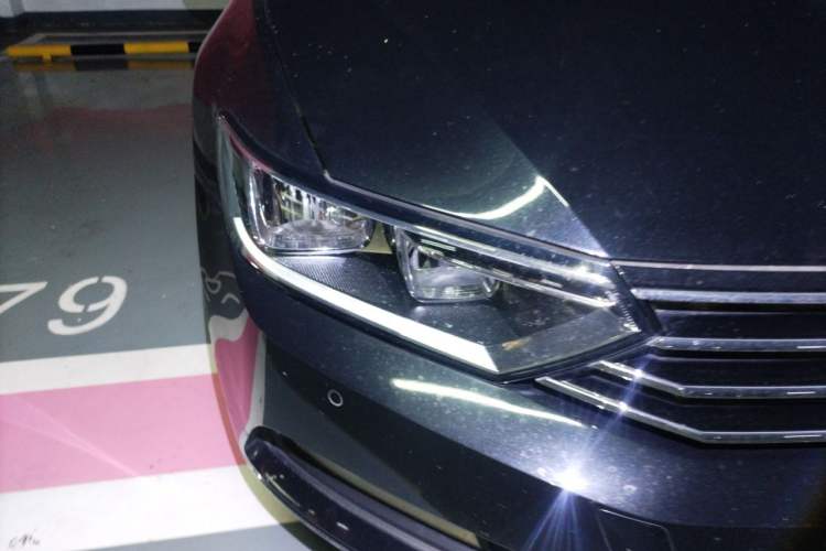 Used Volkswagen Magotan 2017 330TSI DSG Leading Model Right Front Headlight
