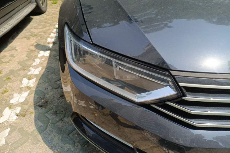 Used Volkswagen Magotan 2017 280TSI DSG Comfort Model Right Front Headlight