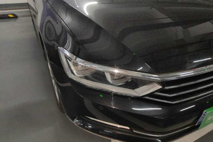 Used Volkswagen Magotan 2017 330TSI DSG Luxury Model Right Front Headlight