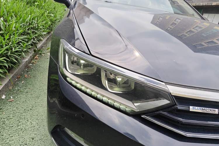 Used Volkswagen Magotan 2017 330TSI DSG Luxury Model Right Front Headlight