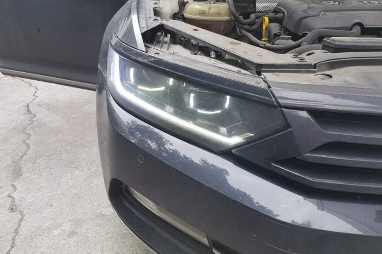 Used Volkswagen Magotan 2017 330TSI DSG Leading Model Right Front Headlight