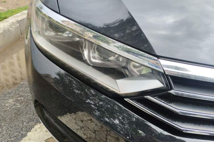 Used Volkswagen Magotan 2017 330TSI DSG Luxury Model Right Front Headlight