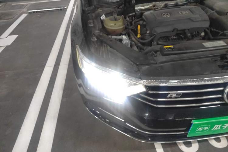 Used Volkswagen Magotan 2017 330TSI DSG Luxury Model Right Front Headlight