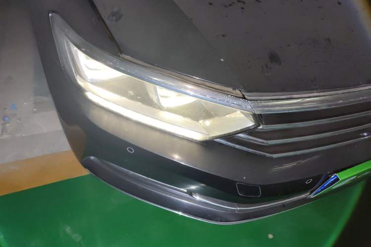 Used Volkswagen Magotan 2017 330TSI DSG Luxury Model Right Front Headlight