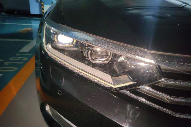 Used Volkswagen Magotan 2017 380TSI DSG Prestige Edition Right Front Headlight