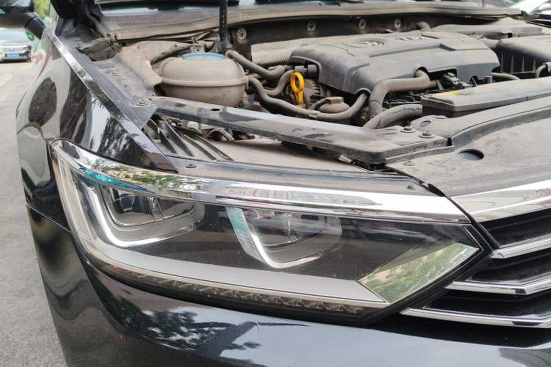 Used Volkswagen Magotan 2017 330TSI DSG Luxury Model Right Front Headlight