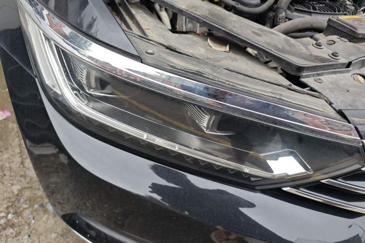 Used Volkswagen Magotan 2017 330TSI DSG Leading Model Right Front Headlight