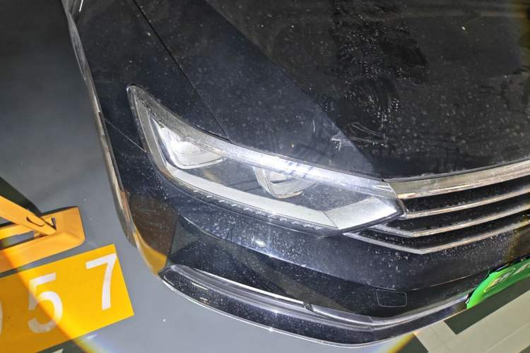Used Volkswagen Magotan 2017 330TSI DSG Luxury Model Right Front Headlight