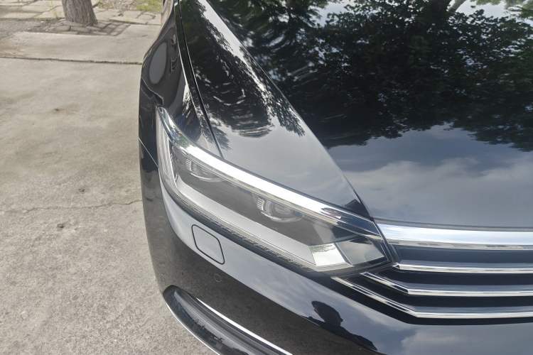 Used Volkswagen Magotan 2017 330TSI DSG Luxury Model Right Front Headlight