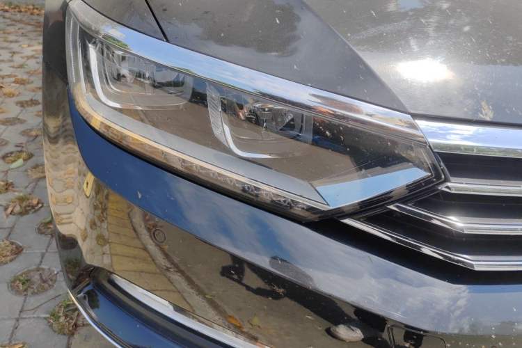 Used Volkswagen Magotan 2017 330TSI DSG Luxury Model Right Front Headlight