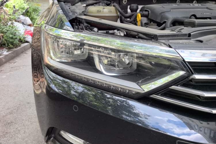 Used Volkswagen Magotan 2017 330TSI DSG Luxury Model Right Front Headlight