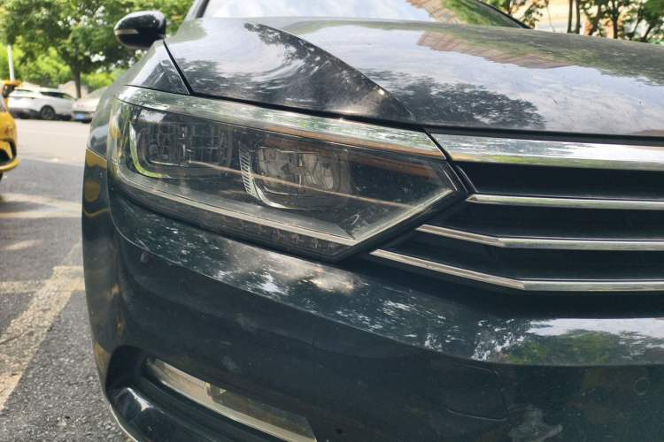 Used Volkswagen Magotan 2017 330TSI DSG Luxury Model Right Front Headlight